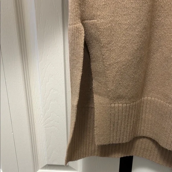 H&M Sweater - Picture 2 of 6